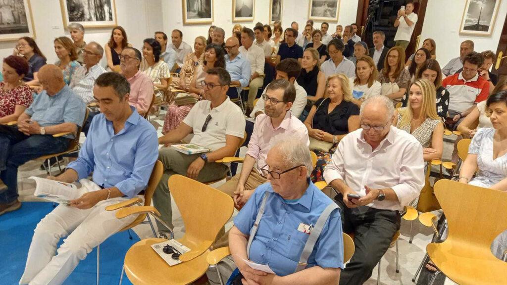 presentacion Mas Galicia entre copas 1024x576 - Mariano Fisac presenta en la Casa de Galicia en Madrid su libro ‘Más Galicia entre copas’